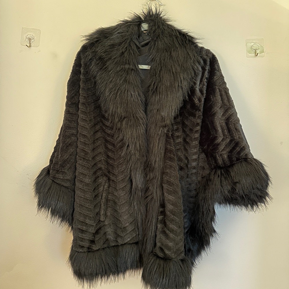 ACCEPTING ALL OFFERS Luxurious Black Faux Fur Sweater Shawl wrap 2x plus